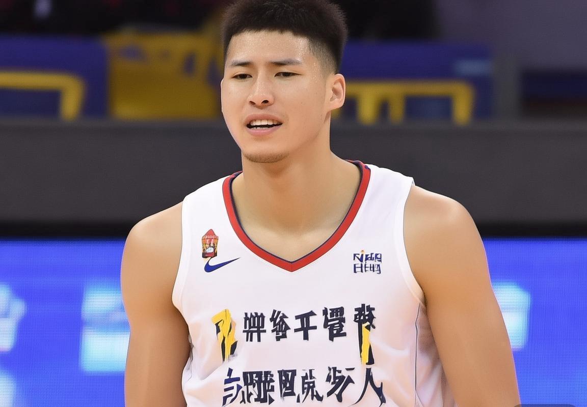青岛男篮杨瀚森CBA首秀6犯离场，勇士逆转开拓者库里31分，利拉德空砍32分
